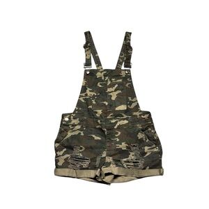 Almost Famous Camo Shortalls Women's‎ Size 7 Stetch Bib Overalls Shorts Green